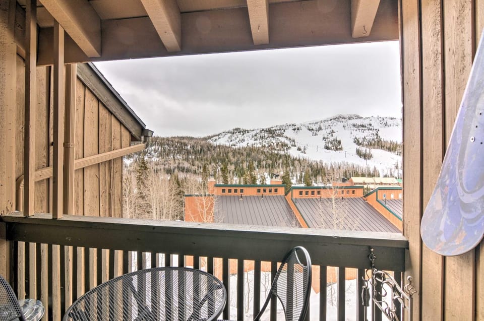 Townhome w/ Mtn View - Walk to Brian Head Lifts! House in Brian Head