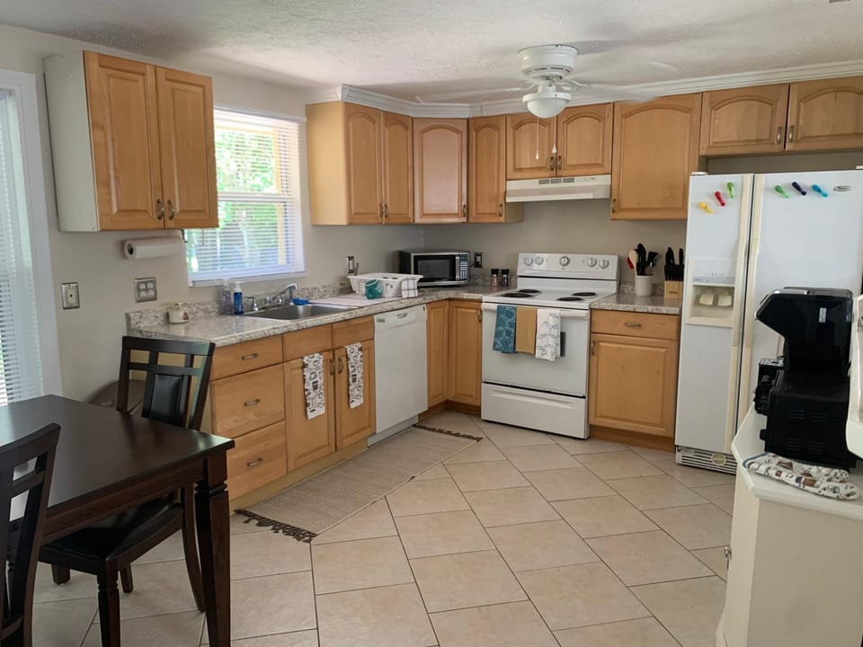 Hidden quiet gem close to everything!!! House in Florida