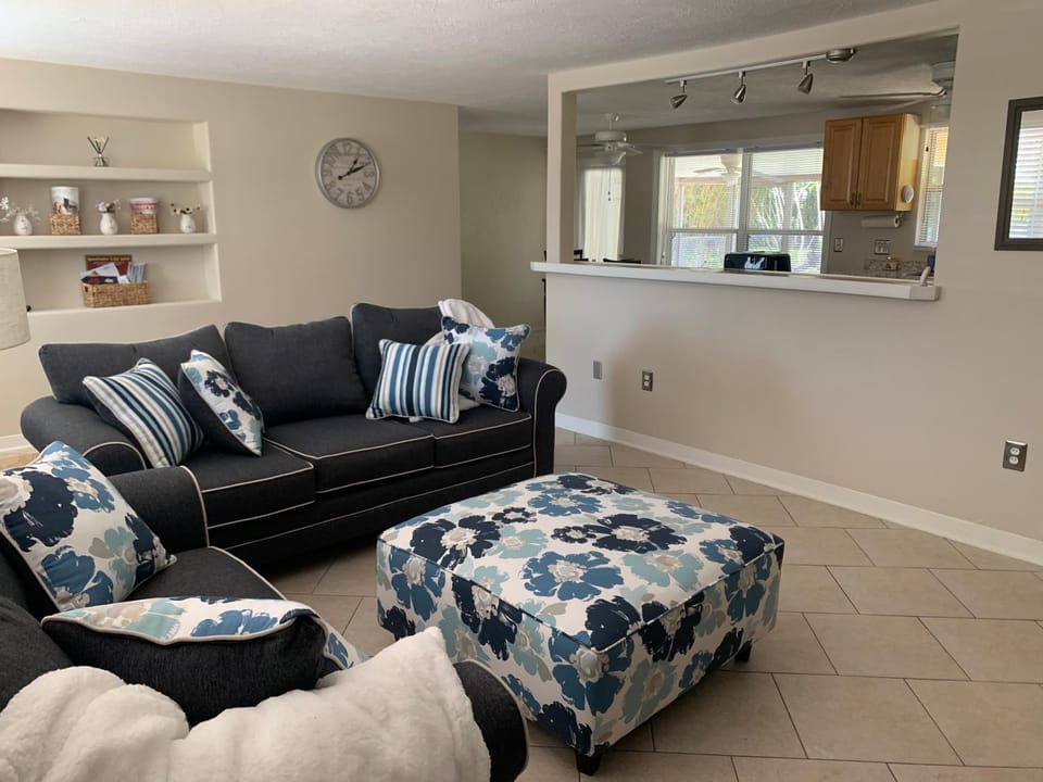Hidden quiet gem close to everything!!! House in Florida
