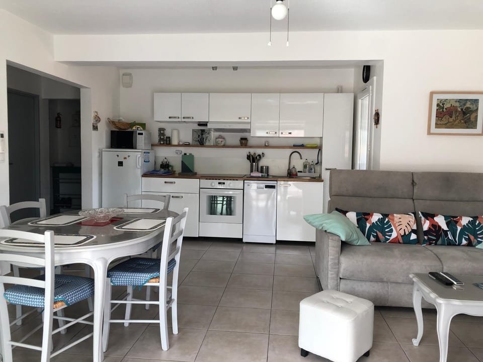 Agreable T2 1 chambre plage à 4 mn CLIM Parking Wifi Apartment in La Seyne-sur-Mer