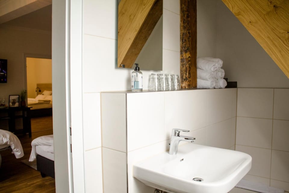 Bathroom, towels