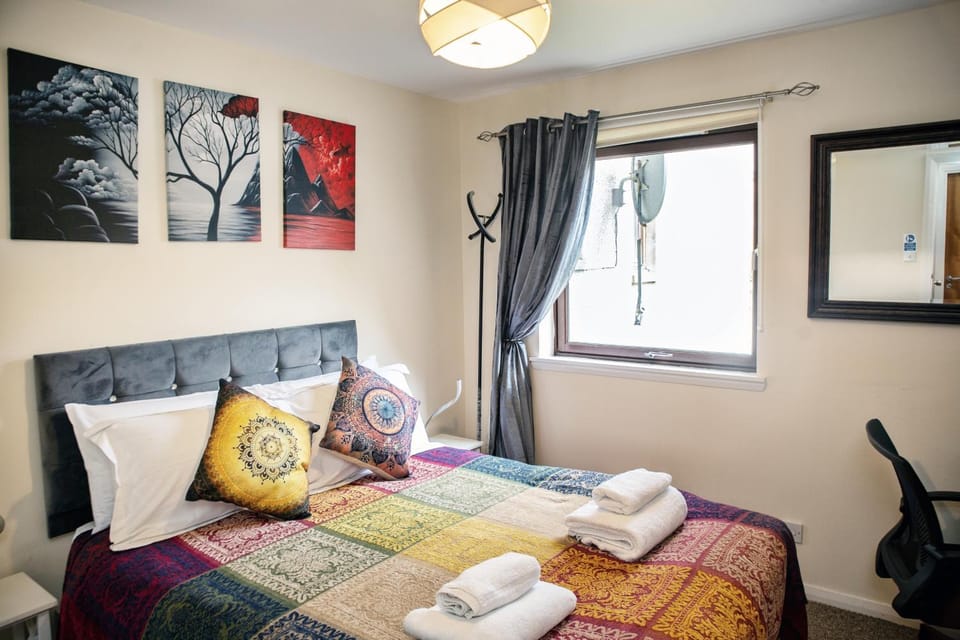 Bed, Bedroom, towels