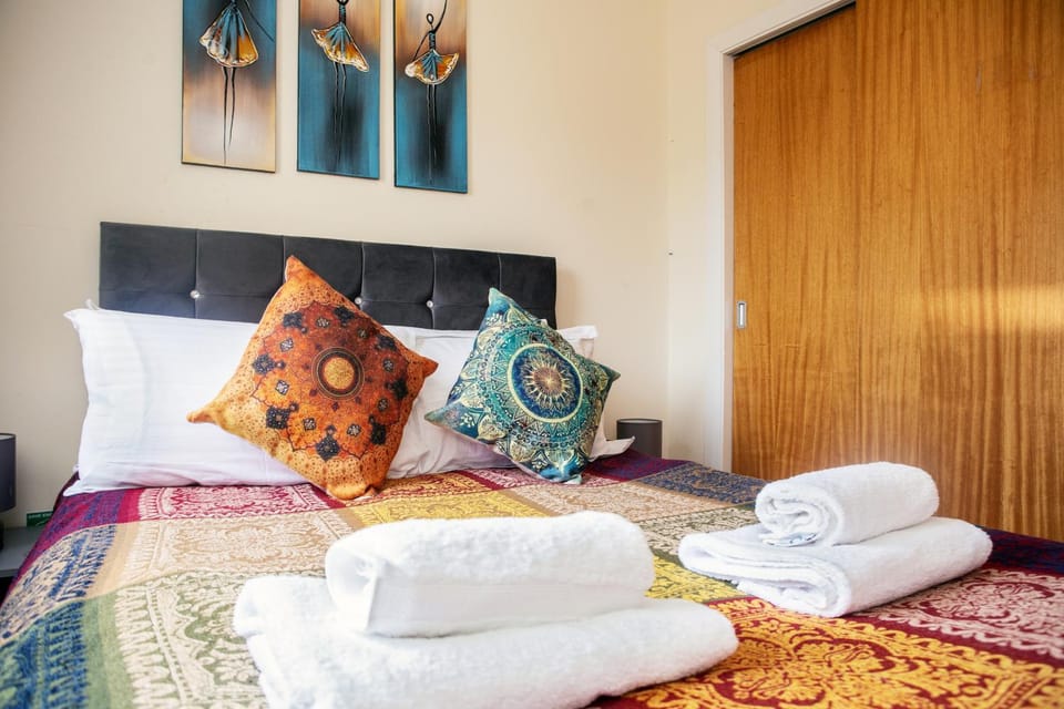 Bed, Bedroom, towels, wardrobe