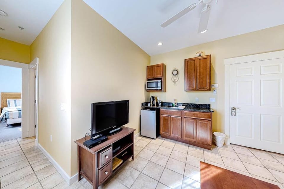 Kitchen or kitchenette, kitchen