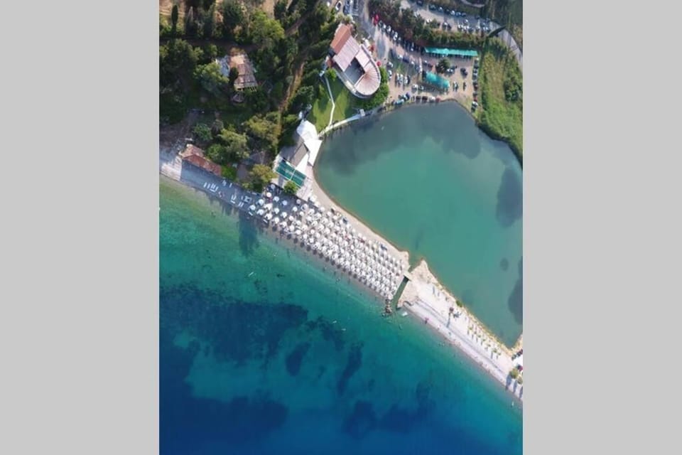 Παράθυρο με Θέα Θάλασσα House in Peloponnese, Western Greece and the Ionian