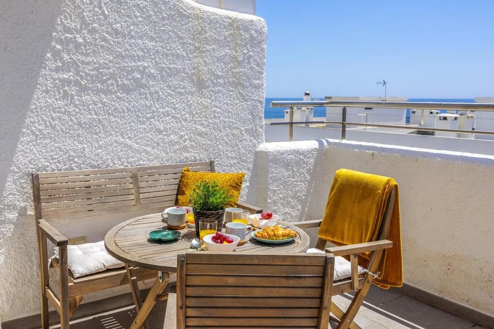 View (from property/room), Balcony/Terrace, Balcony/Terrace, Seating area, Dining area, Sea view