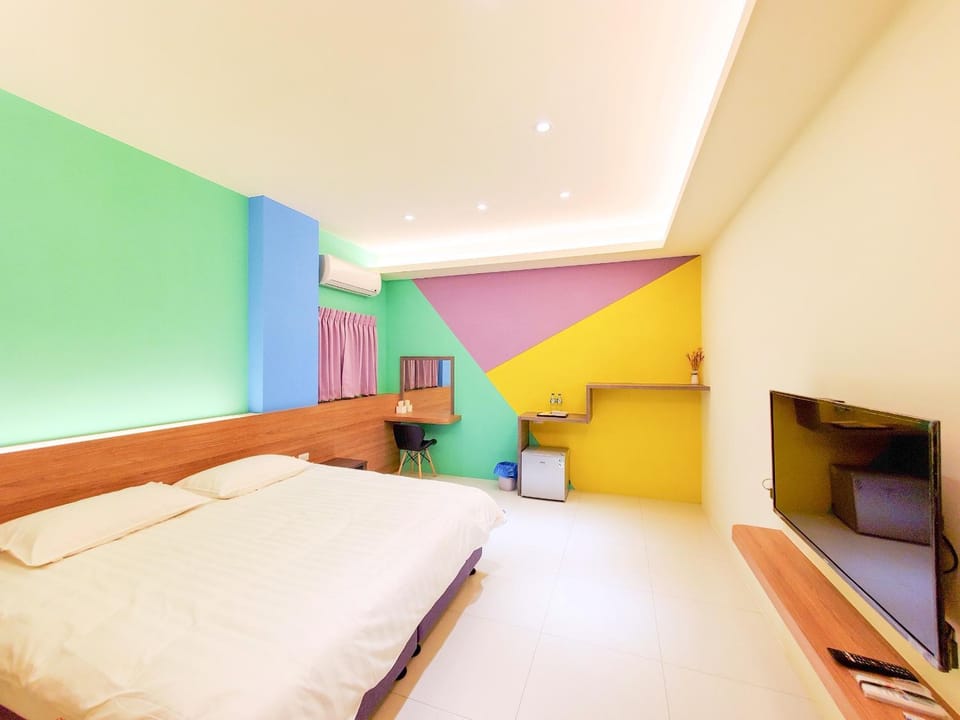 Bed, TV and multimedia