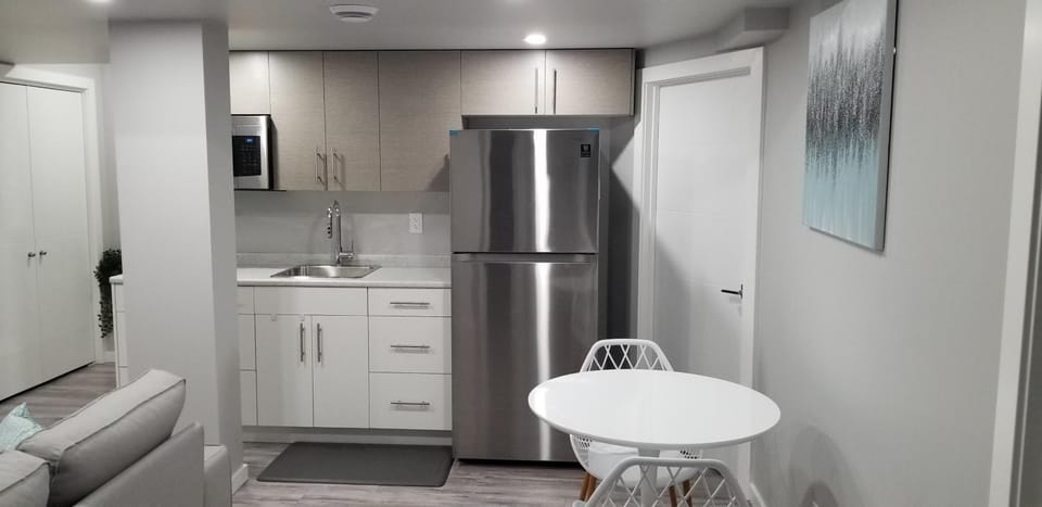Luxurious 2 bedroom basement suite House in Winnipeg