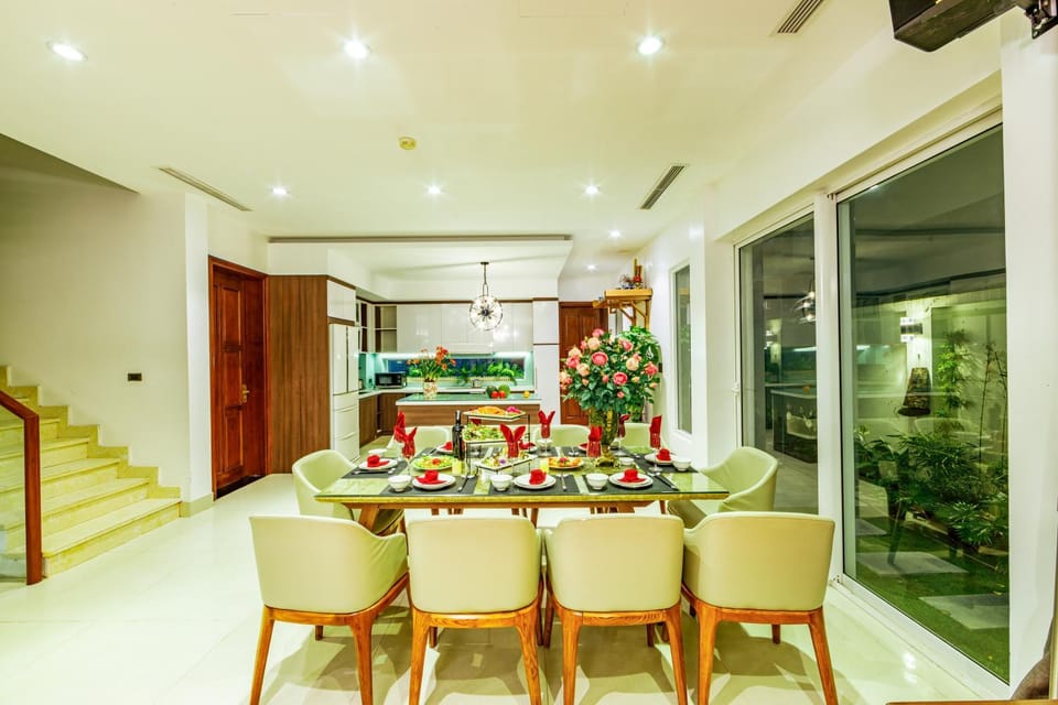 Restaurant/places to eat, Dining area
