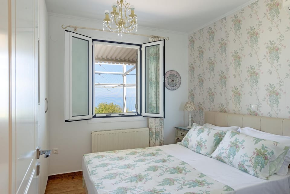 Bed, Bedroom, Sea view