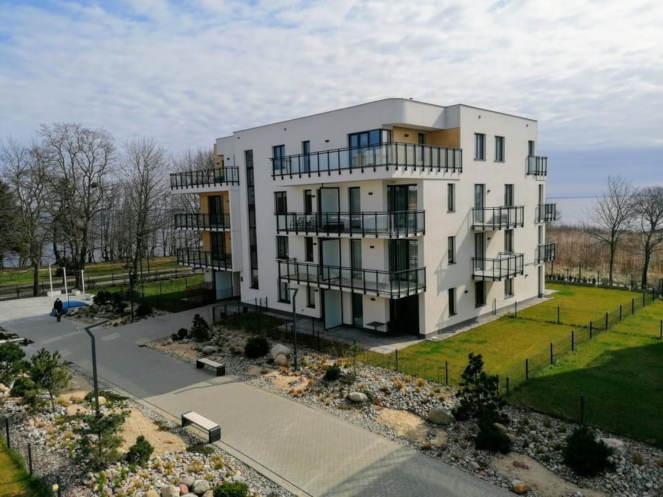 Nearby landmark, Neighbourhood