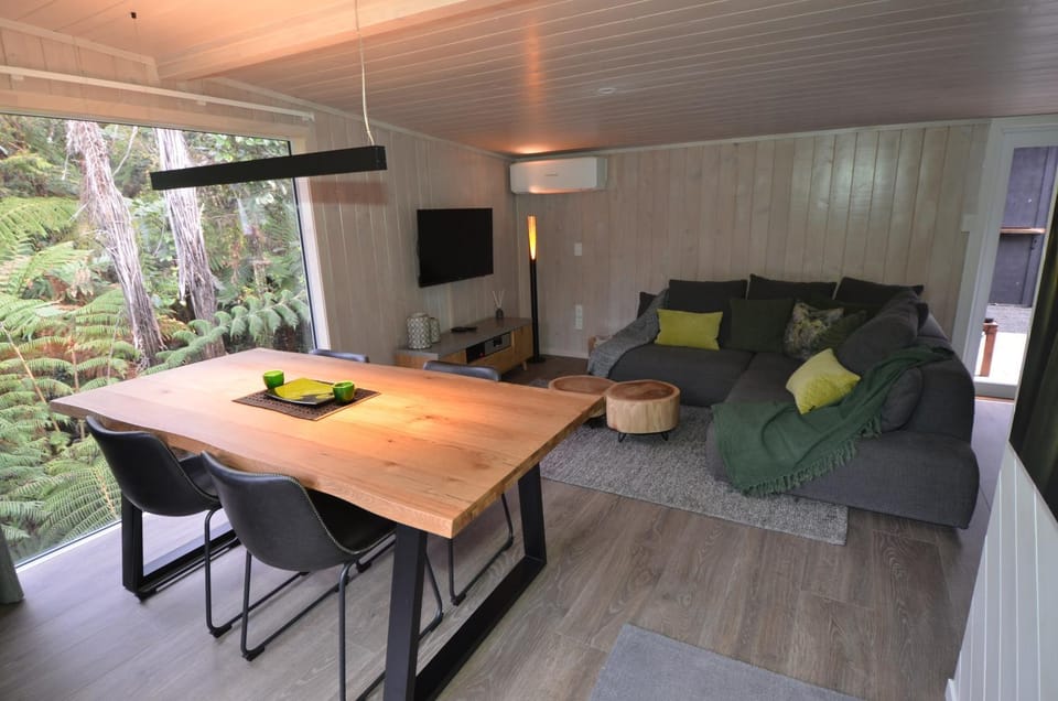 TV and multimedia, Living room, Dining area