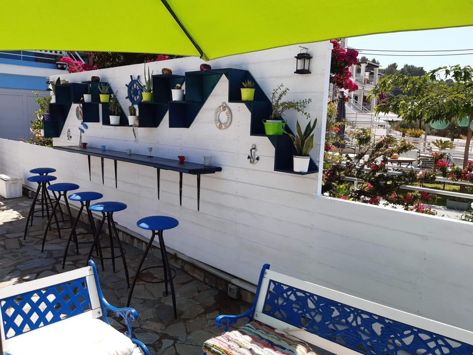 Patio, Balcony/Terrace, Lounge or bar, Street view