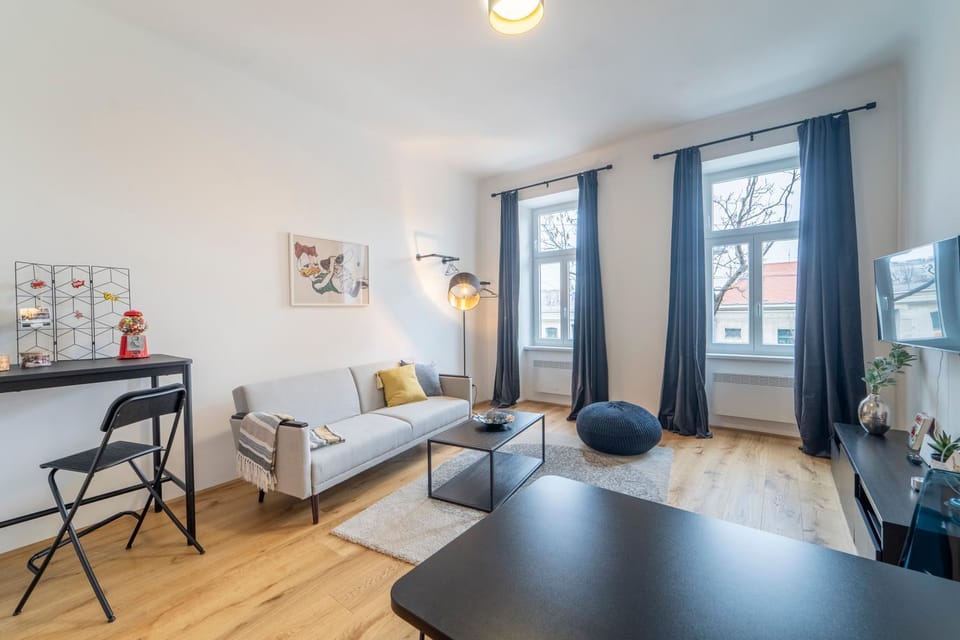 Living room, Photo of the whole room, Seating area