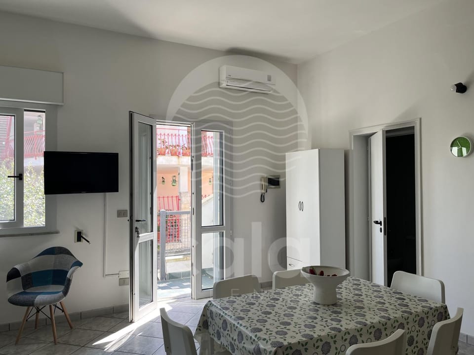 TV and multimedia, Living room, Dining area, air conditioner