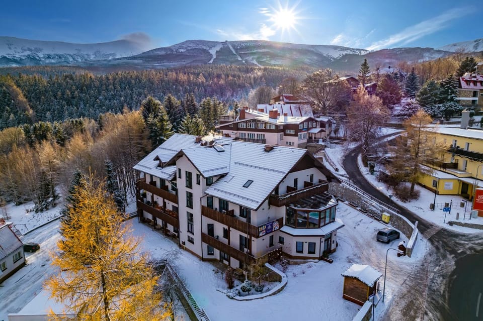 Property building, Neighbourhood, Winter, Mountain view