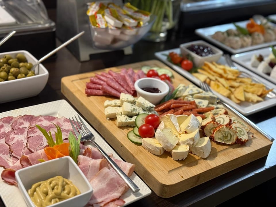 Food and drinks, Buffet breakfast