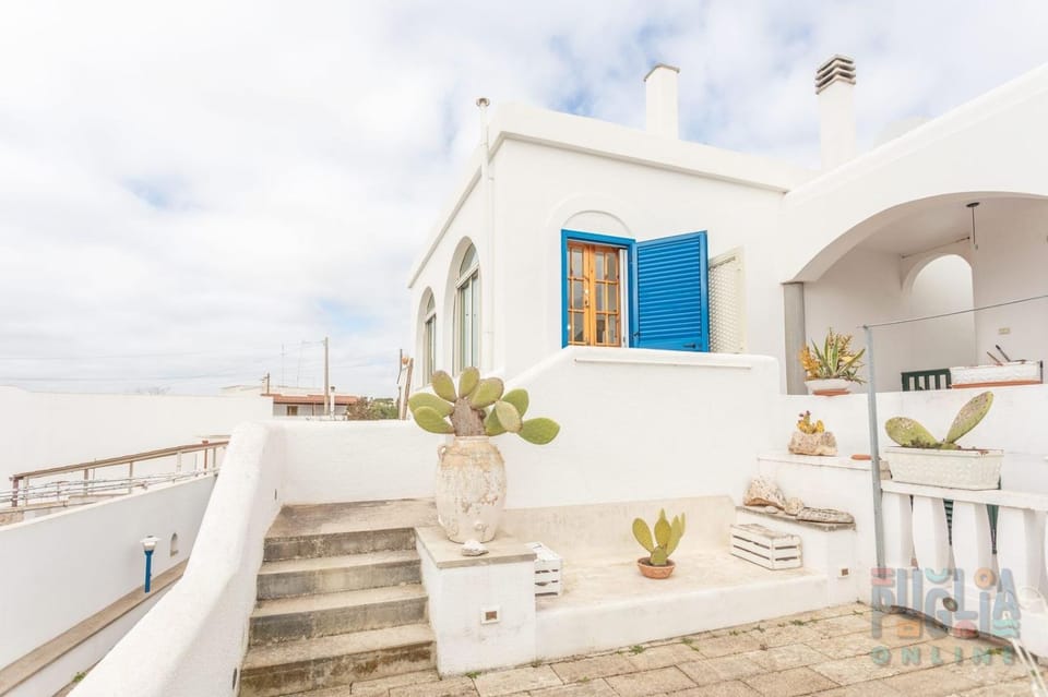 Property building, Patio, Day, Natural landscape, Garden, View (from property/room), Balcony/Terrace, Sea view