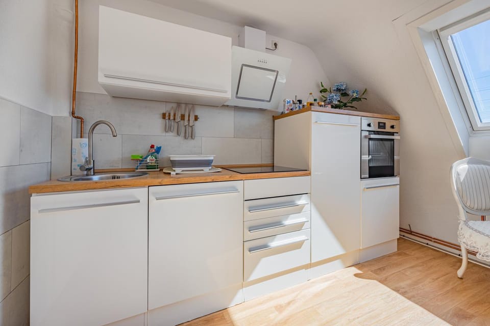 Kitchen or kitchenette, Dining area, dishwasher, oven, stove