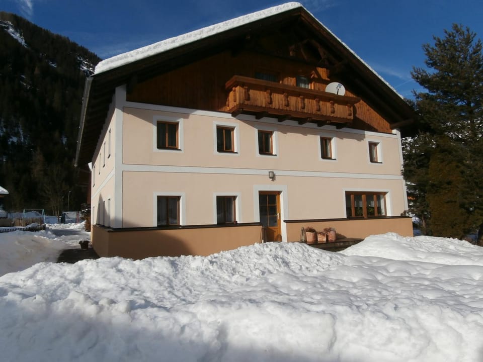 Facade/entrance, Winter