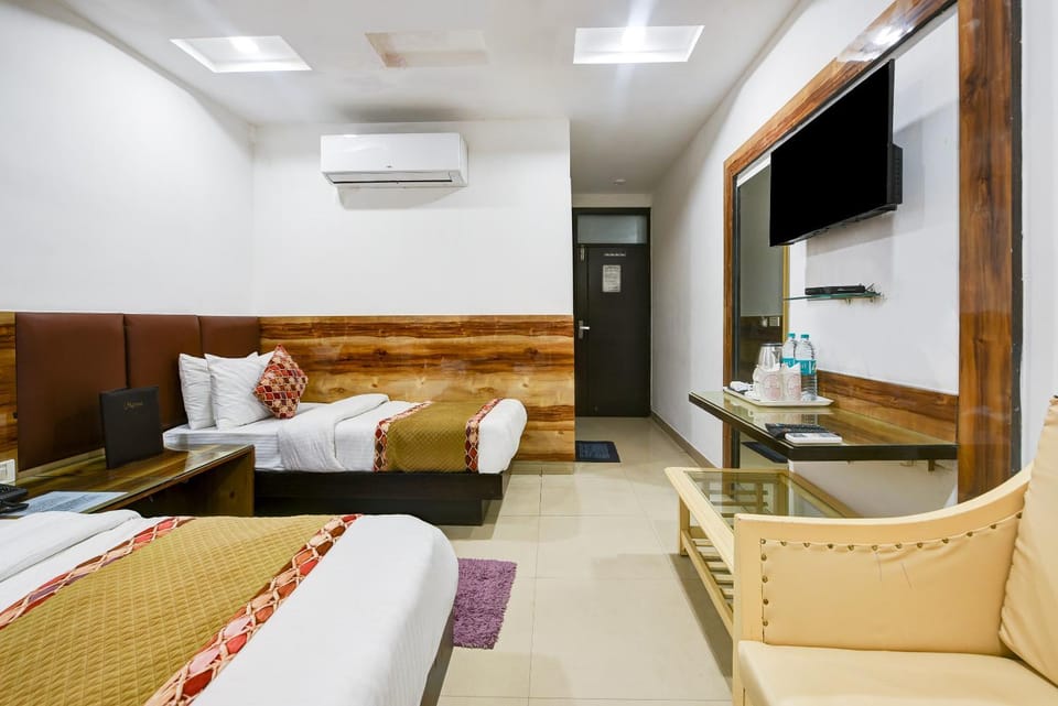 TV and multimedia, Photo of the whole room, Bedroom, air conditioner