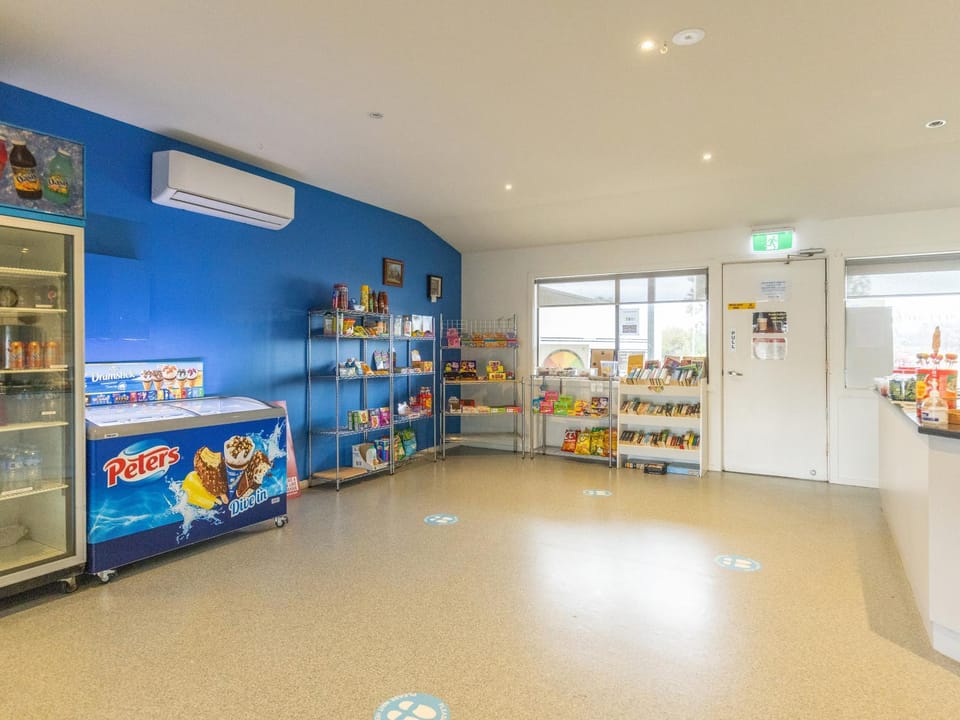 On-site shops, Supermarket/grocery shop, Shopping Area
