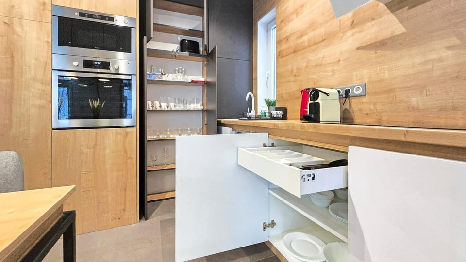 Coffee/tea facilities, Kitchen or kitchenette, microwave, oven, toaster