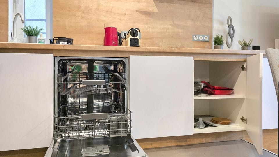 Coffee/tea facilities, Kitchen or kitchenette, dishwasher