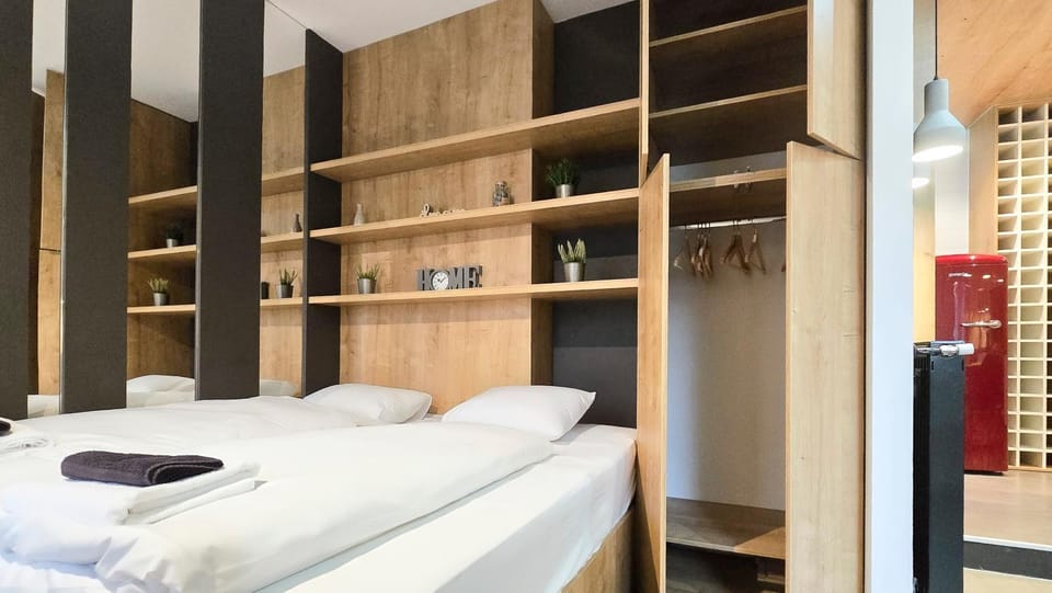 Bedroom, wardrobe