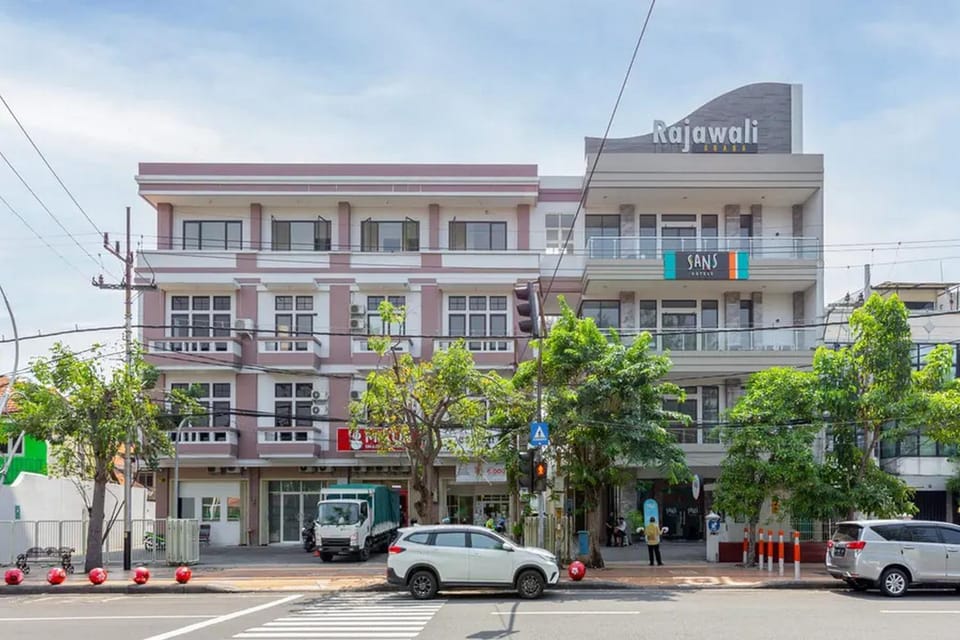 Facade/entrance