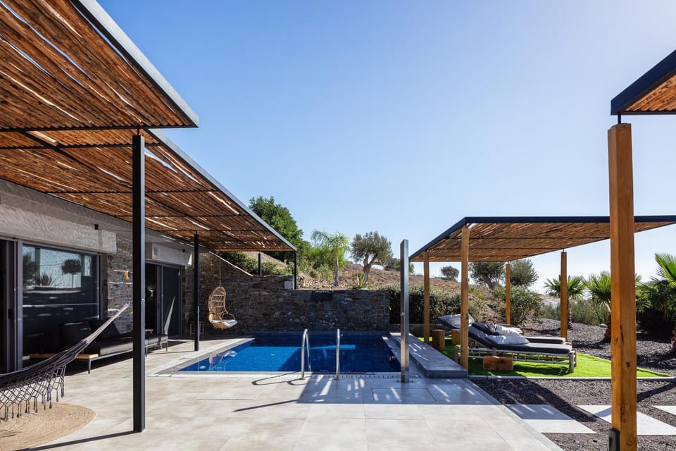 Swimming pool, sunbed
