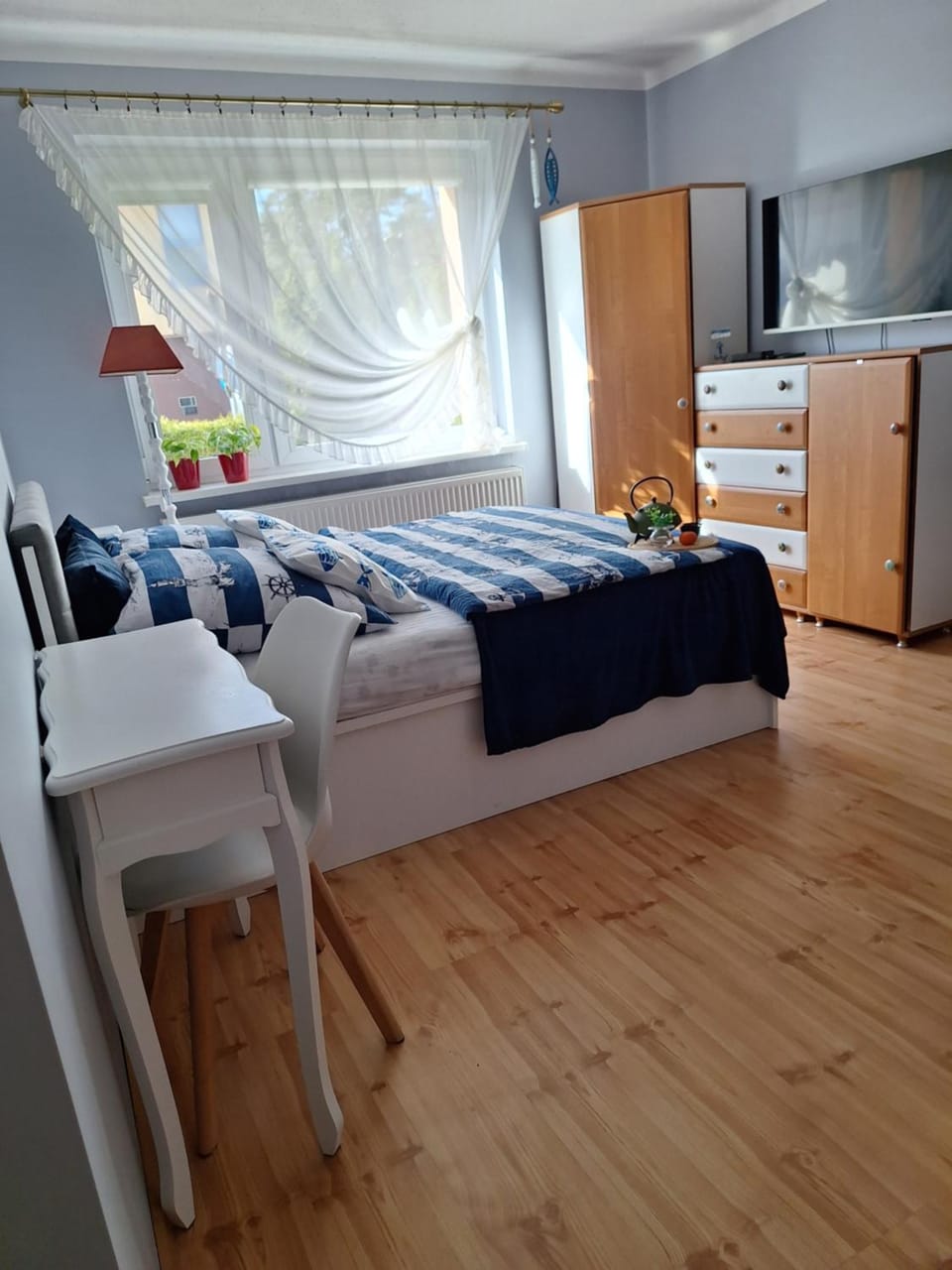 Bed, TV and multimedia, Photo of the whole room, Bedroom, wardrobe