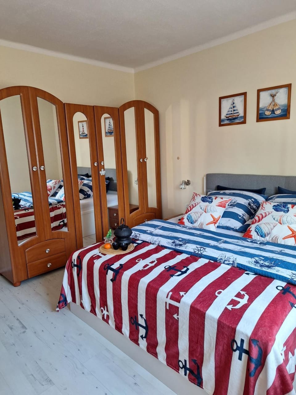 Bed, Photo of the whole room, Bedroom, wardrobe
