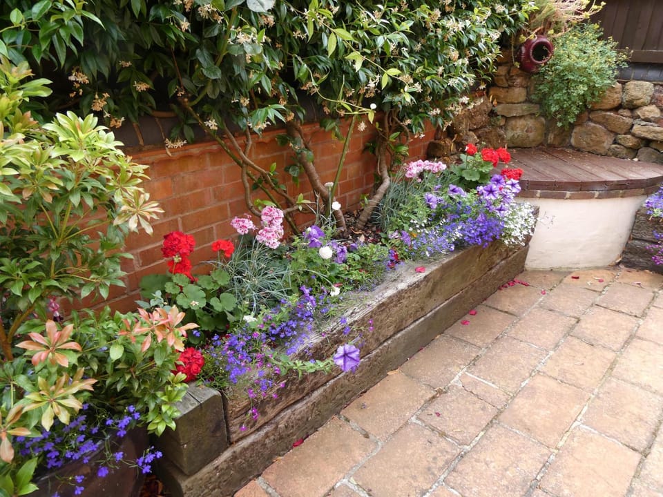 Fab 2-Bed Cotswolds Cottage with Private Courtyard House in Cherwell District