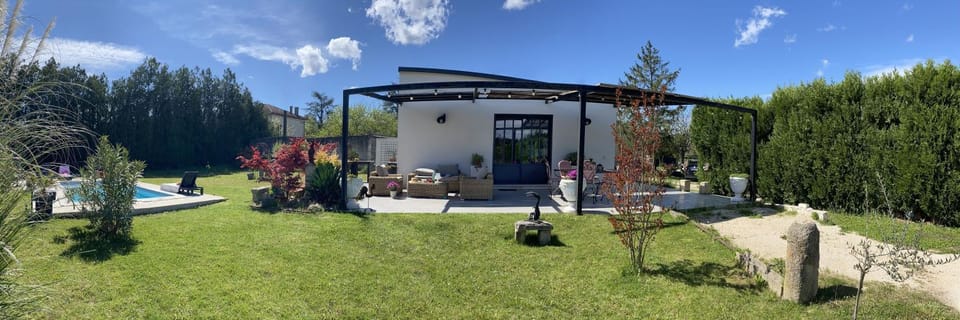 Le Galinié Chic'Art. Un bel Atelier avec Piscine House in Carpentras
