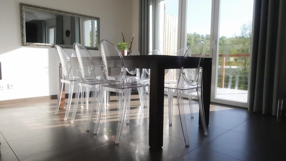 River Villa with amazing view + Jacuzzi, Garden, Forest access Villa in Haute-Savoie