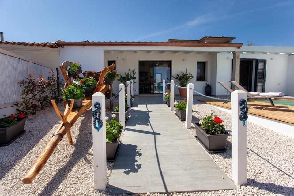 Patio, Facade/entrance