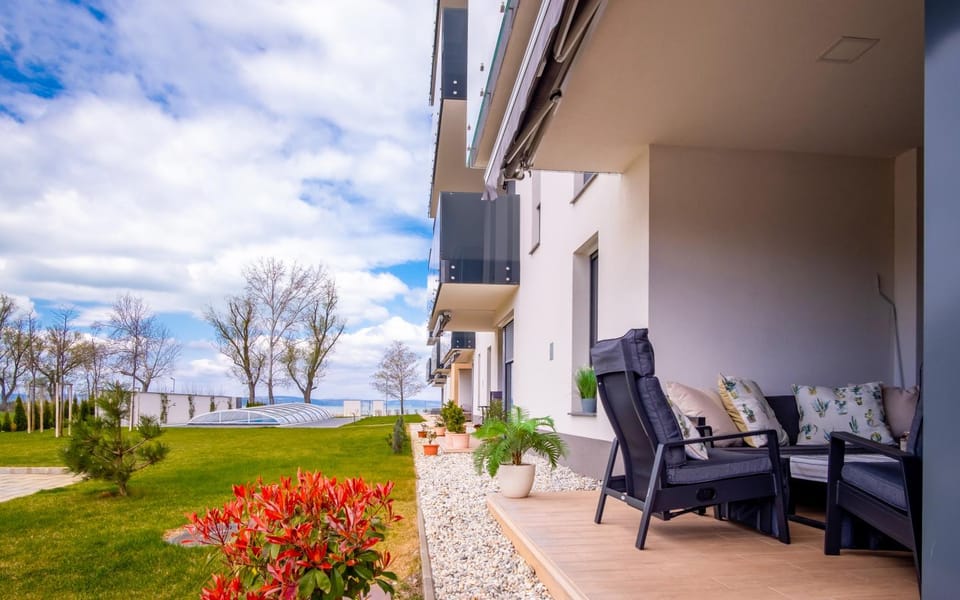 Garden, Balcony/Terrace, Pool view