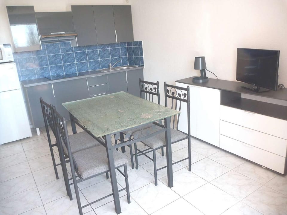 Appartement lumineux avec clim, terrasse et parking à Marseillan - FR-1-387-35 Apartment in Marseillan
