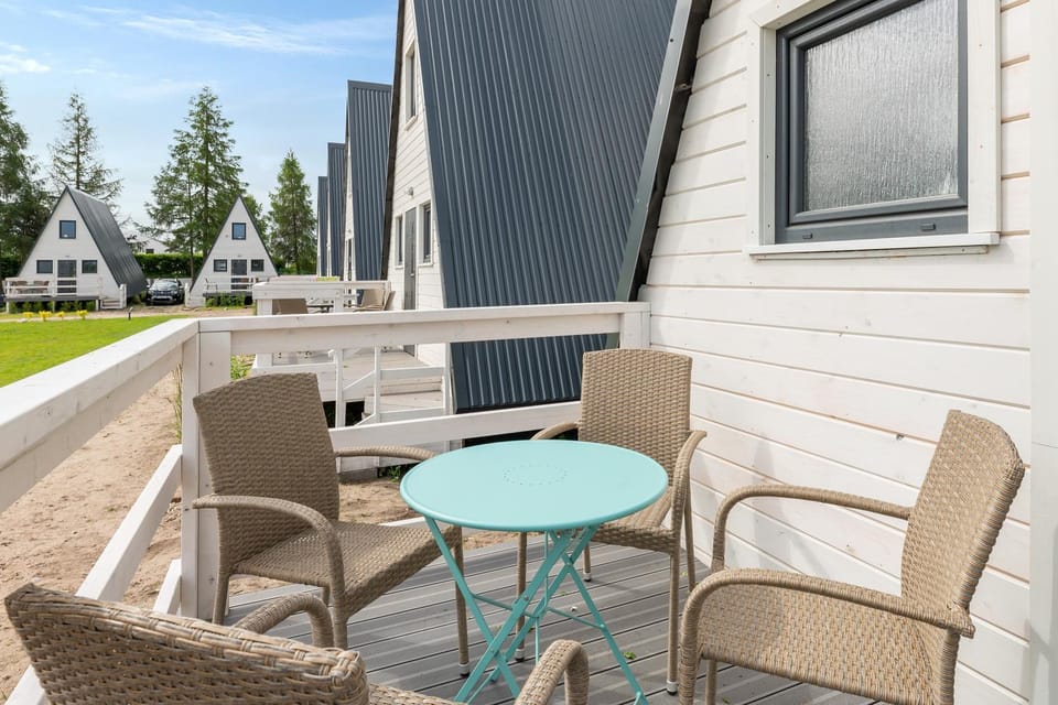 Property building, View (from property/room), Balcony/Terrace, Seating area, Landmark view