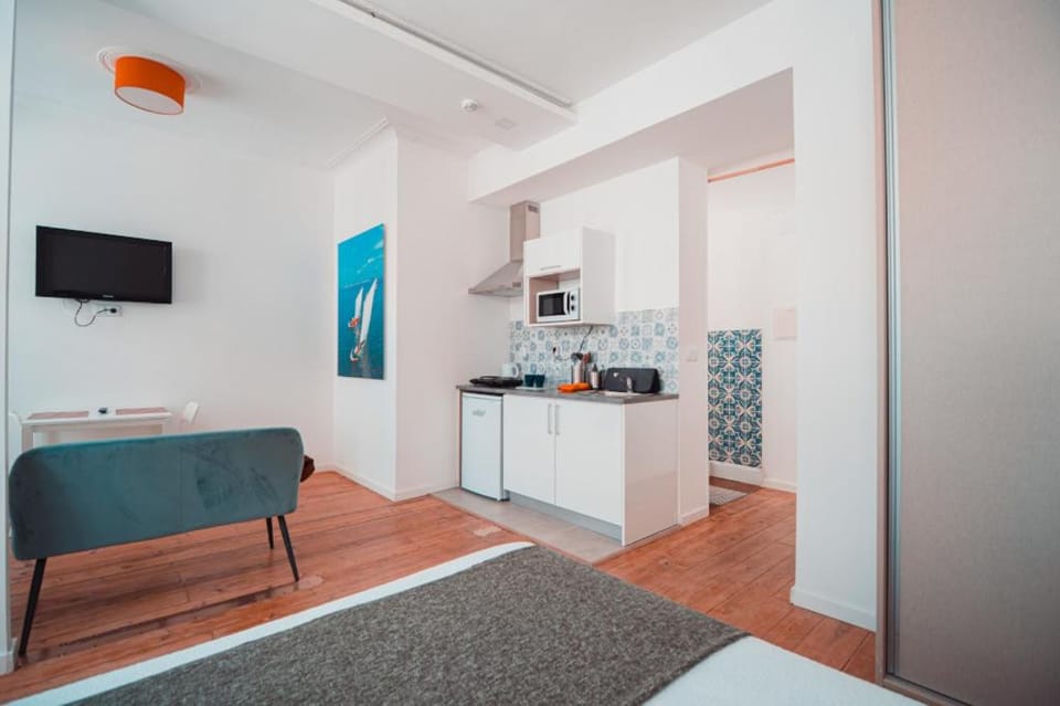 Bed, TV and multimedia, Kitchen or kitchenette, Dining area