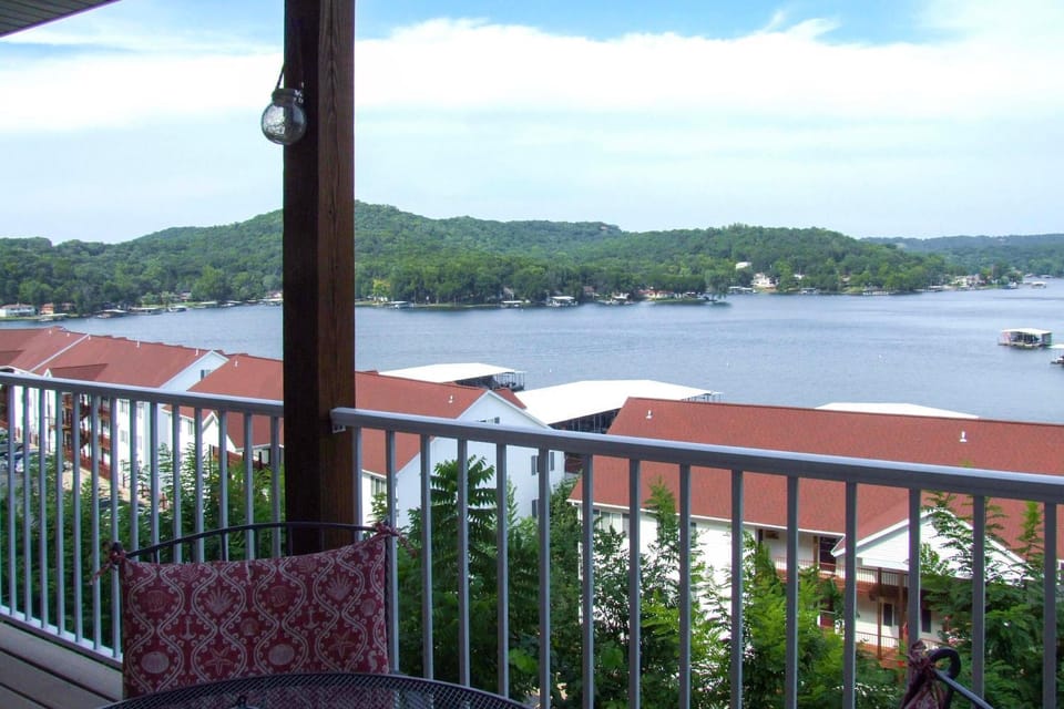 Relax Poolside! 'Serenity at the Lake' in Ozarks House in Ozark Mountains