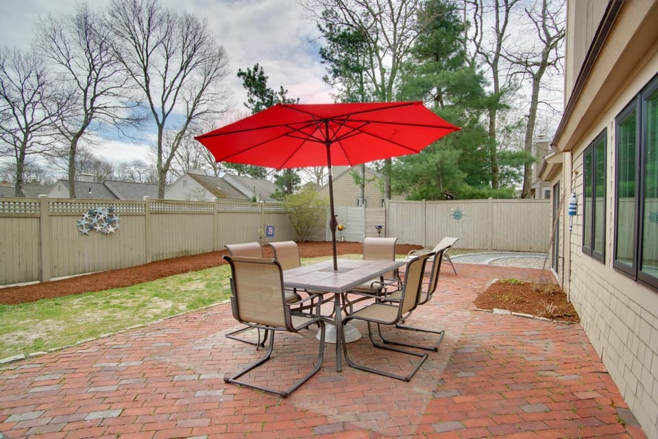 2 Mi to Beach: Charming Cape Cod Home w/ Patio! House in New Seabury