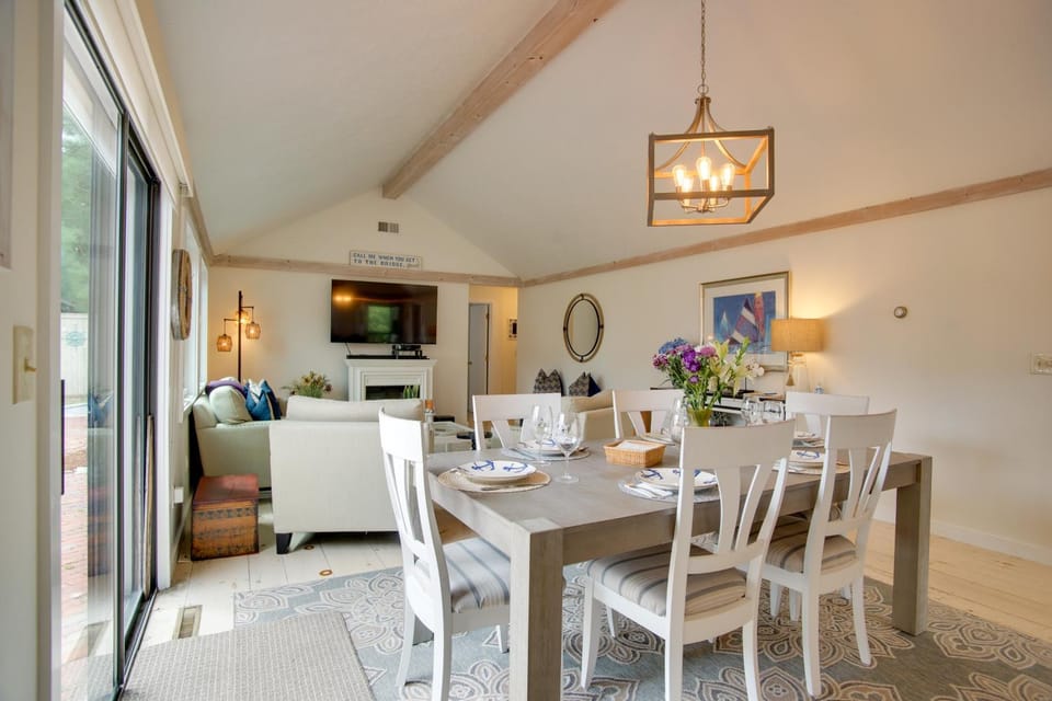 2 Mi to Beach: Charming Cape Cod Home w/ Patio! House in New Seabury