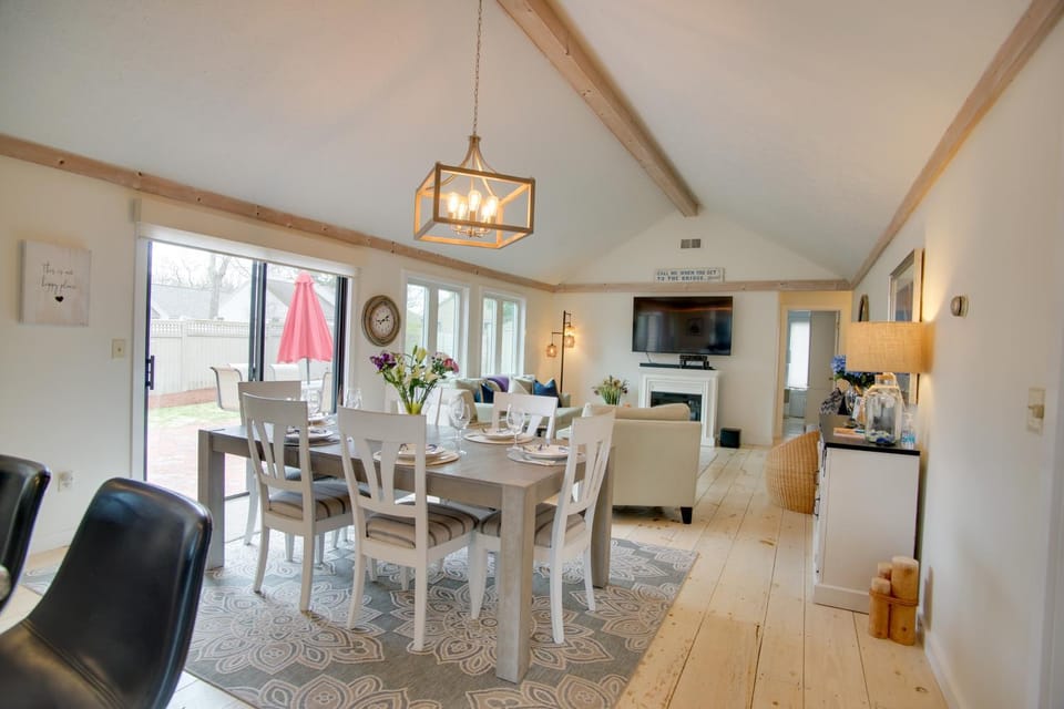 2 Mi to Beach: Charming Cape Cod Home w/ Patio! House in New Seabury