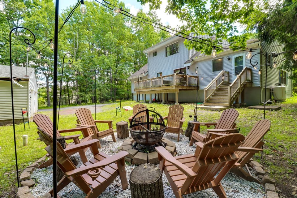 Lake Access & Private Hot Tub at Poconos Home! House in Kidder Township
