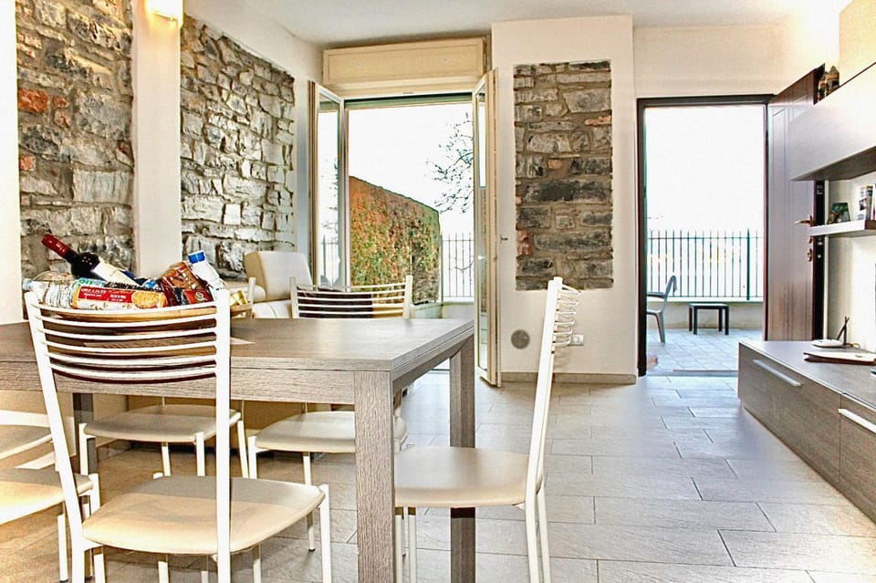 Romantic Dream on the lake Apartment in Lombardy