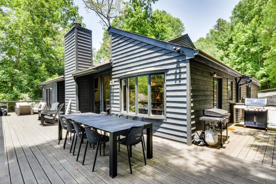 The Ultimate Luxury Retreat on Lake Burton! House in Georgia
