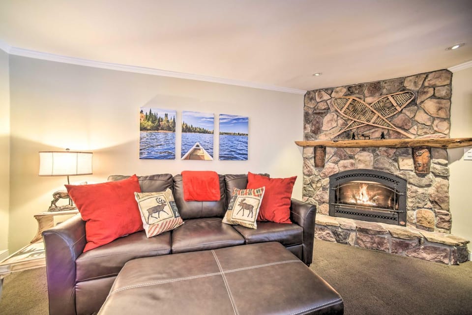 1 Block to Downtown: Cozy Condo by Mirror Lake House in Lake Placid