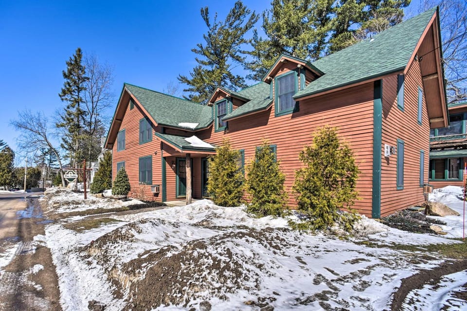 1 Block to Downtown: Cozy Condo by Mirror Lake House in Lake Placid